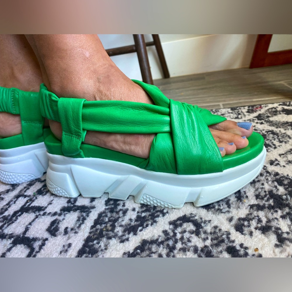Green Women's CHUNKY SOLE SANDALS 9298  Leather Girotti 💚🤍 Size 39/8.5